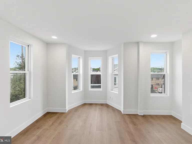 213 Hermitage St — Photo 13