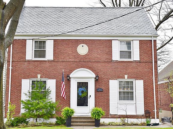 2nd image of 41 Park Ct