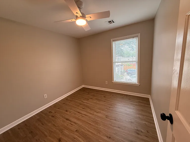 327 W Trinity Ave — Photo 27