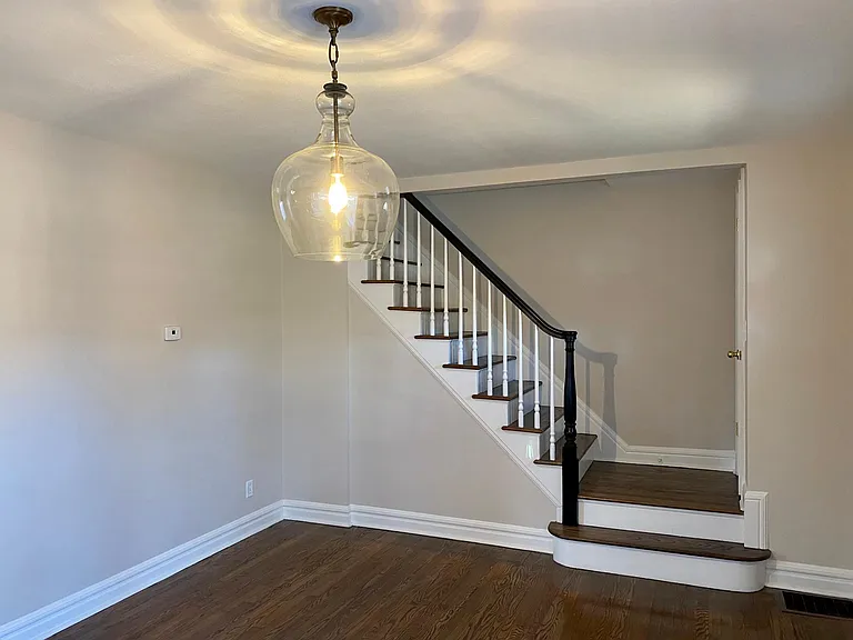 1031 Sanford Ave — Photo 9