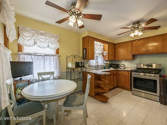 5th image of 5414 W Cornelia Ave