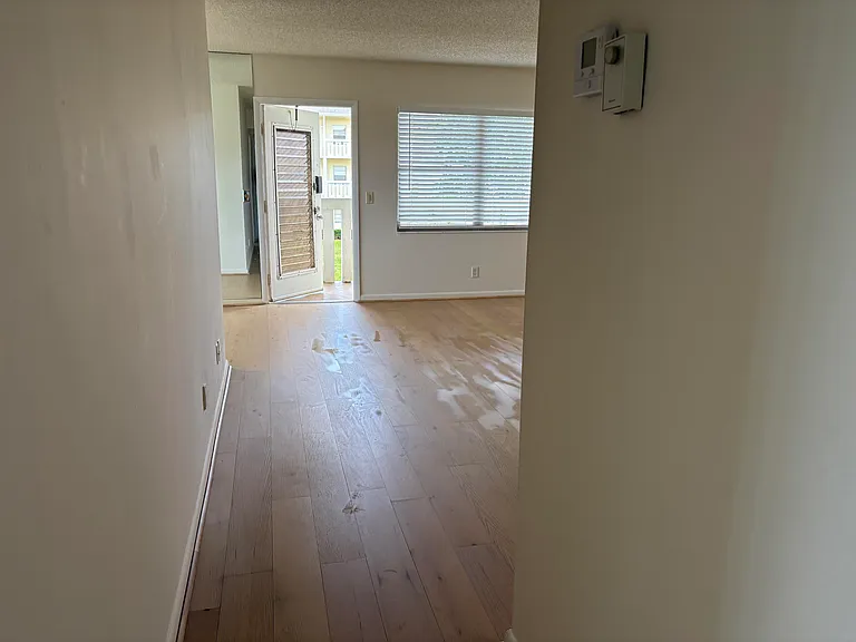 186 Dorset E — Photo 22