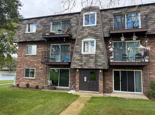 9386 Bay Colony Dr APT 3S, Des Plaines, IL 60016