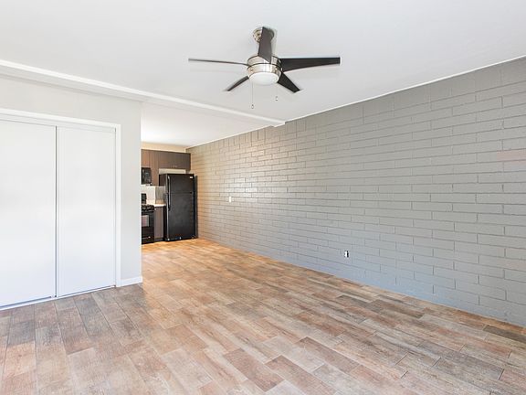 4th image of 326 W Earll Dr #1