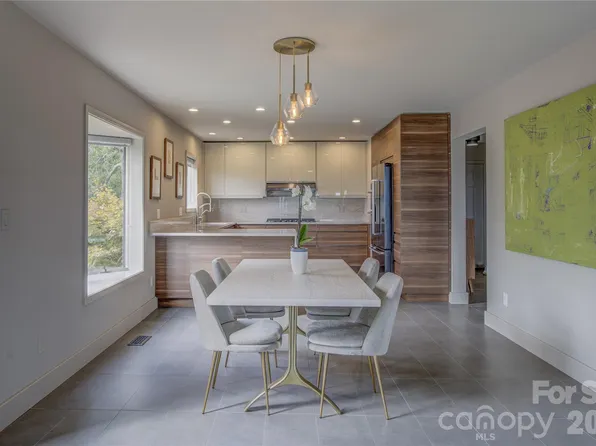 204 Fleetwood Plz, Hendersonville, NC 28739