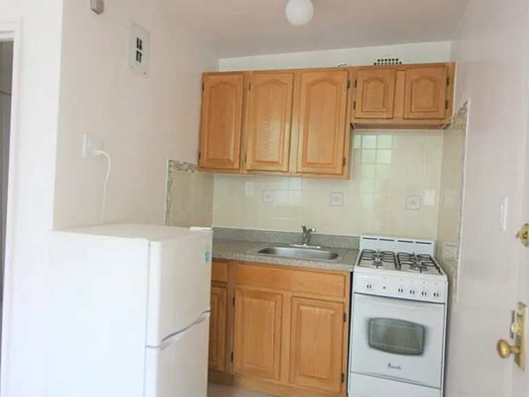 160 Sterling Pl #3R — Photo 6