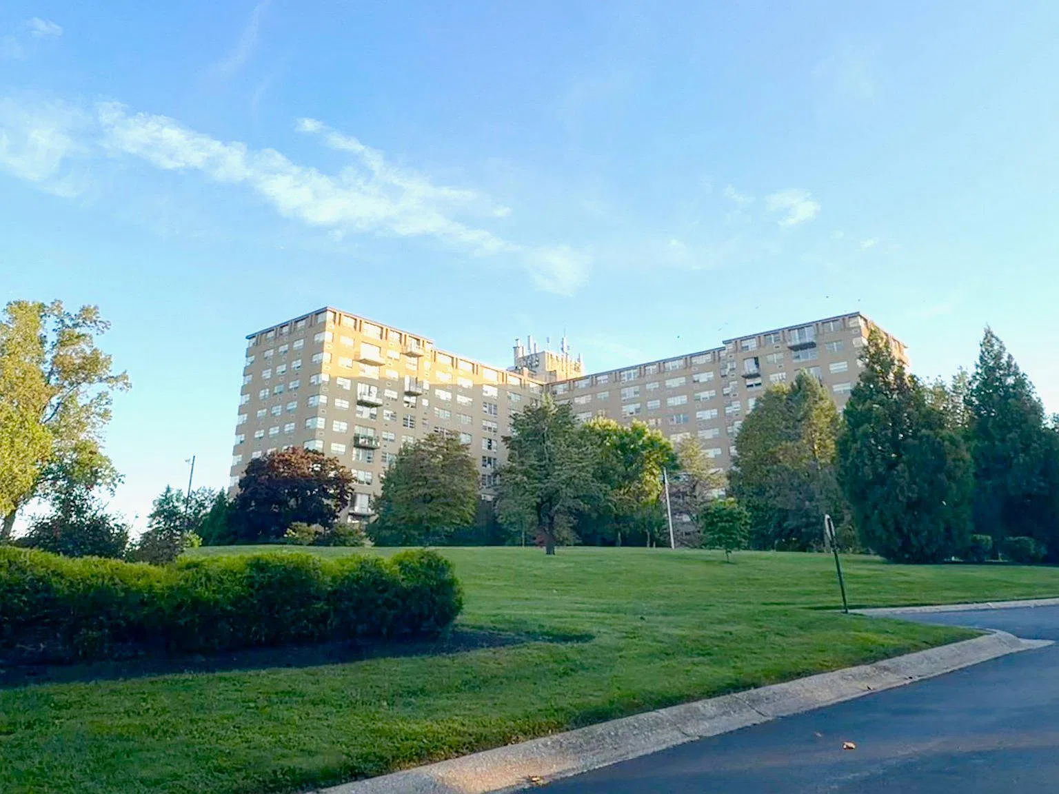 Radnor House Condominium — Photo 2