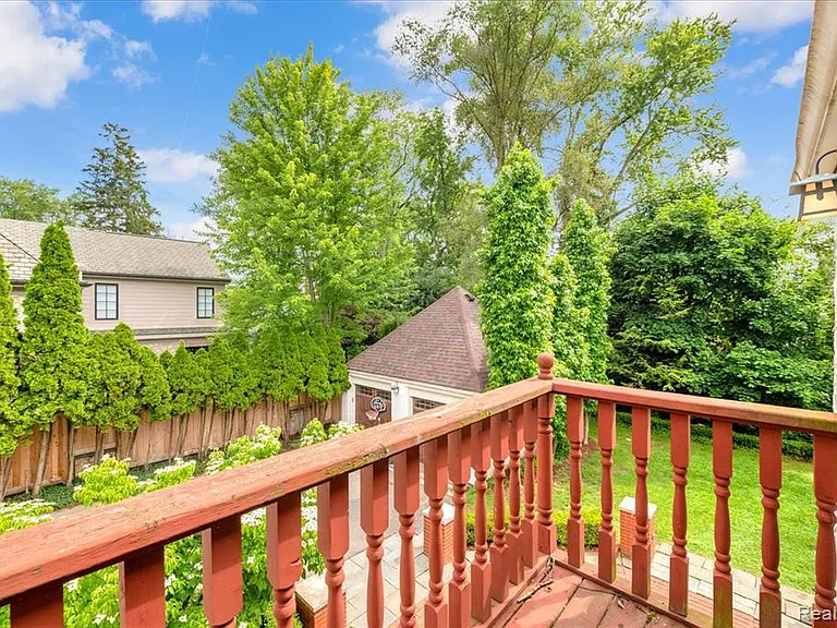 455 Linden Rd — Photo 48
