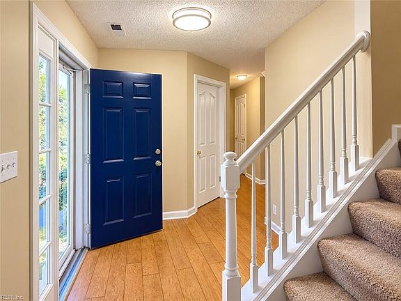 3rd image of 209 Springbrook Ln