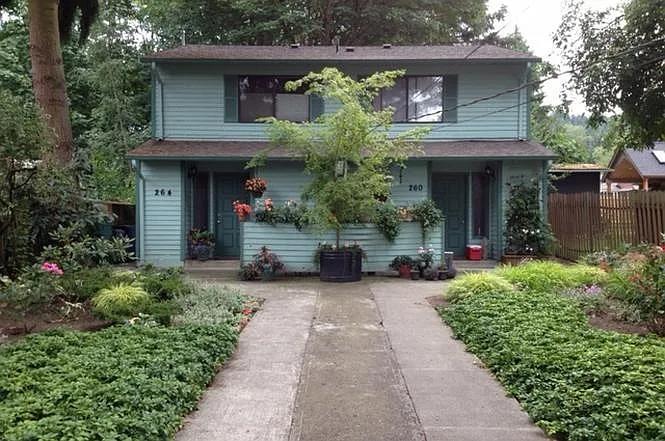 Front of duplex. 264 is on the left. Small bedroom/office window is above front door.