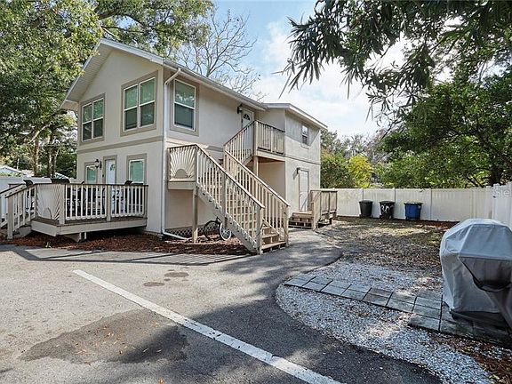 5th image of 807 Turner St