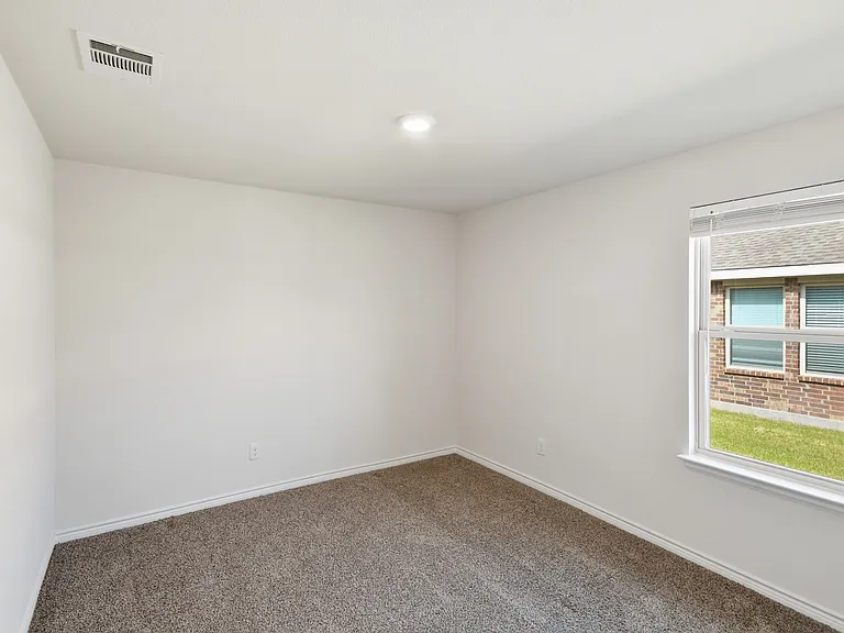 415 Boston Rd — Photo 22