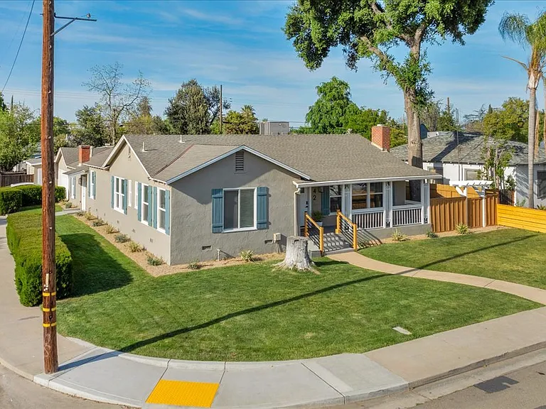 842 W Pine Ave — Photo 2