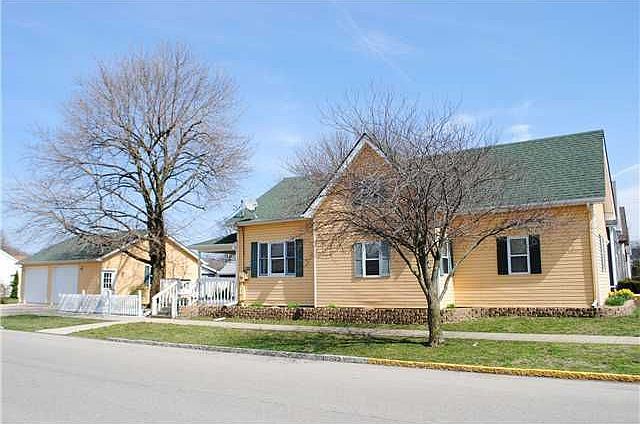 1st image of 534 W 5th St