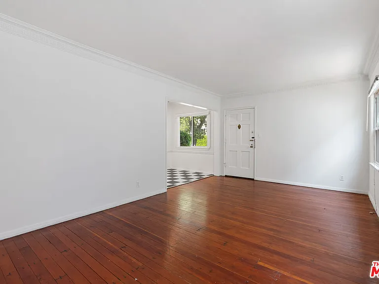 180 N Clark Dr — Photo 4