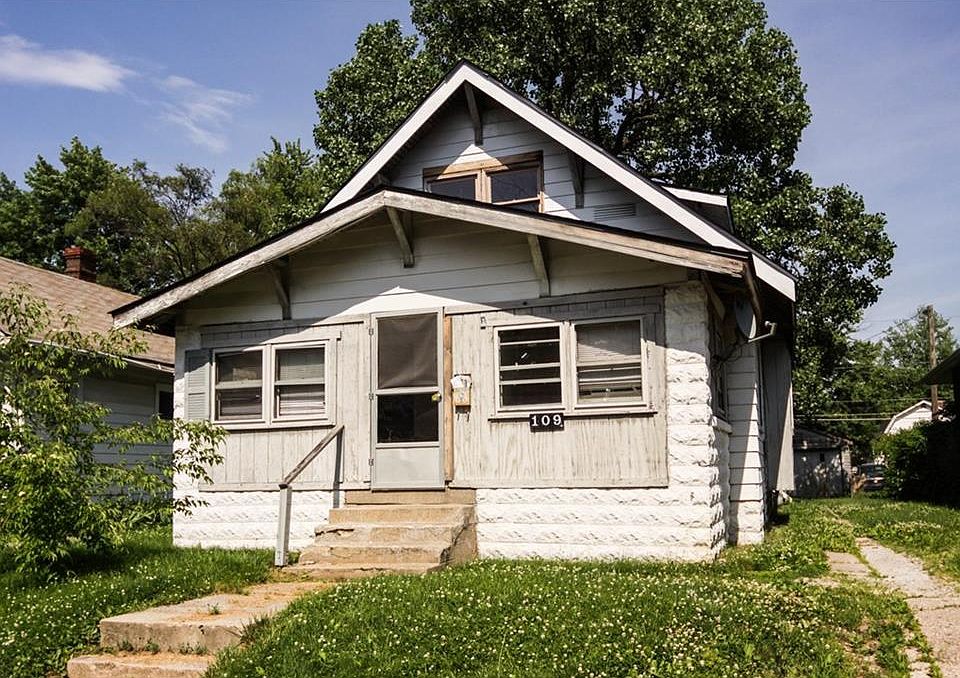 1st image of 109 S Bradley Ave