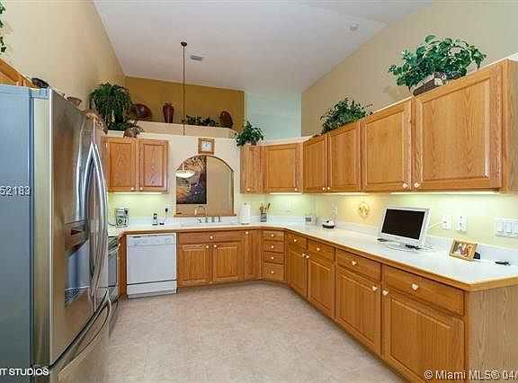 5th image of 584 W Palm Aire Dr #584