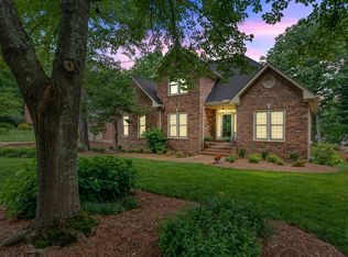 8048 Montcastle Dr, Nashville, TN 37221