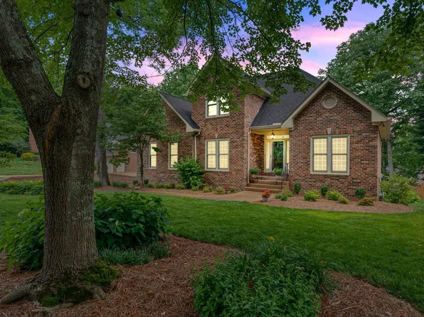 8048 Montcastle Dr, Nashville, TN 37221