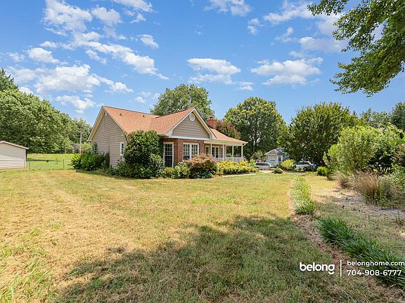 3rd image of 5142 Blackberry Ln