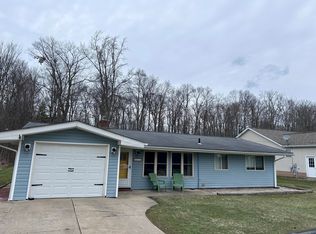 8312 Sharp Ln, Chesterland, OH 44026
