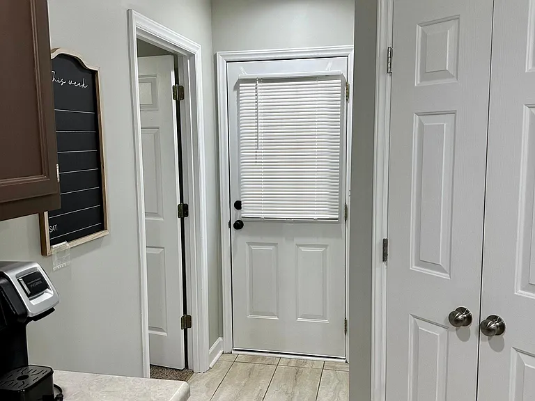 Thompson Dr — Photo 18