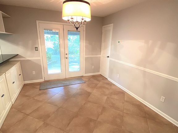 5th image of 3216 Castle Ct