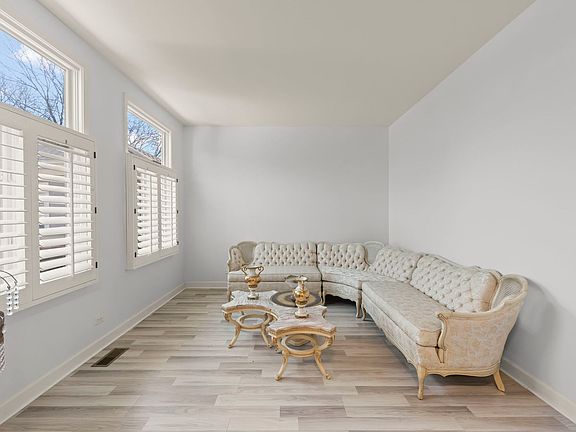 5th image of 17 Mashie Ct