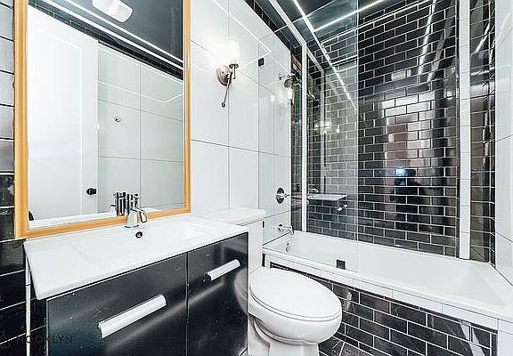 4th image of 228 Manhattan Ave APT 3F