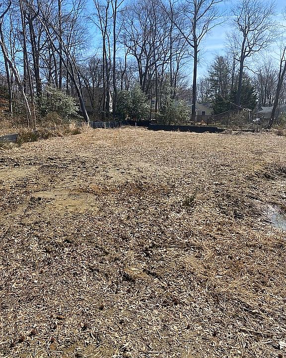 2nd image of 3821 Twin Oaks Dr