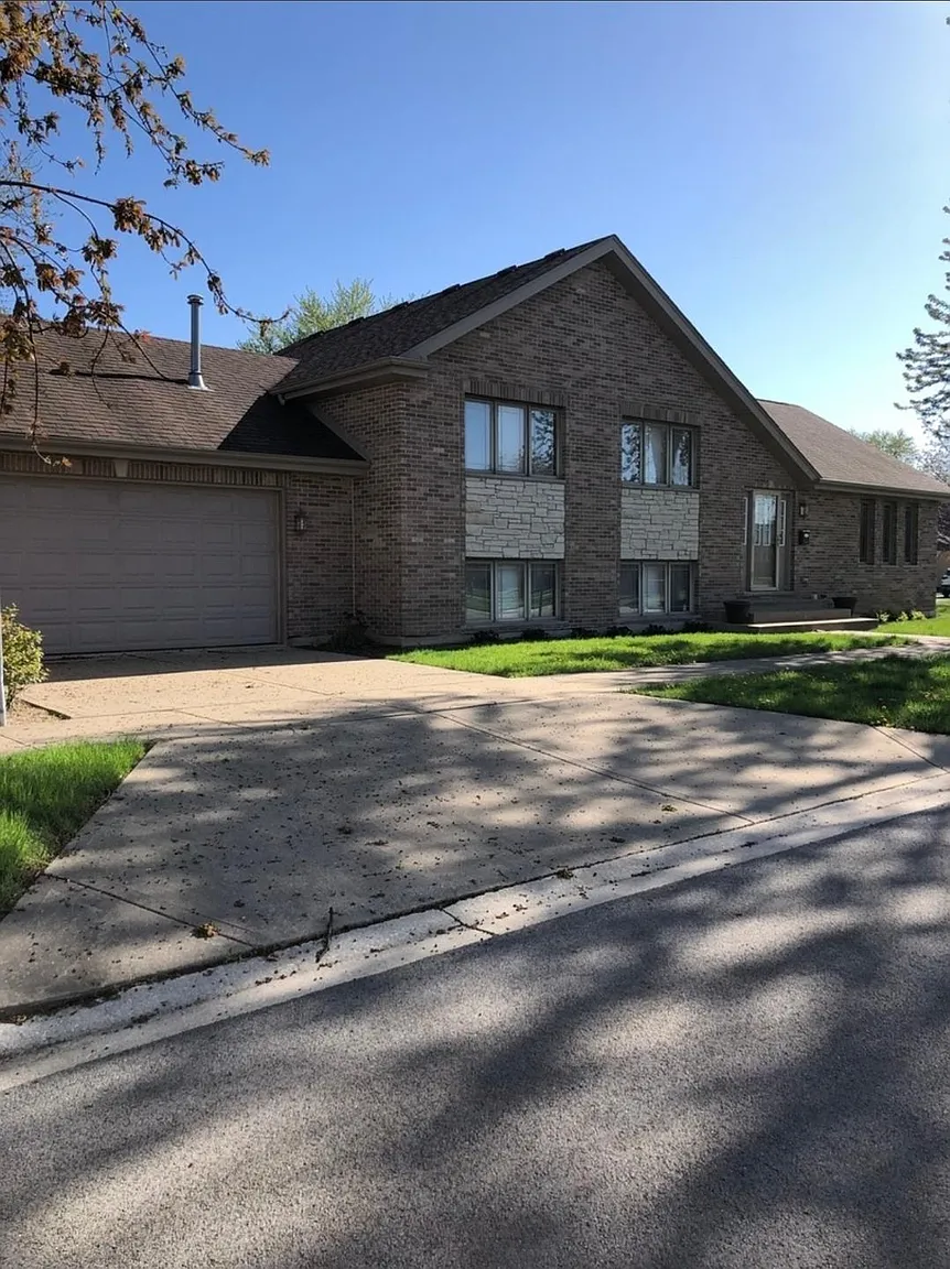 10601 Oak Ave photo 1