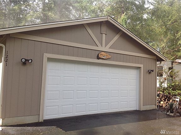 4th image of 1221 E Lakeshore Dr W