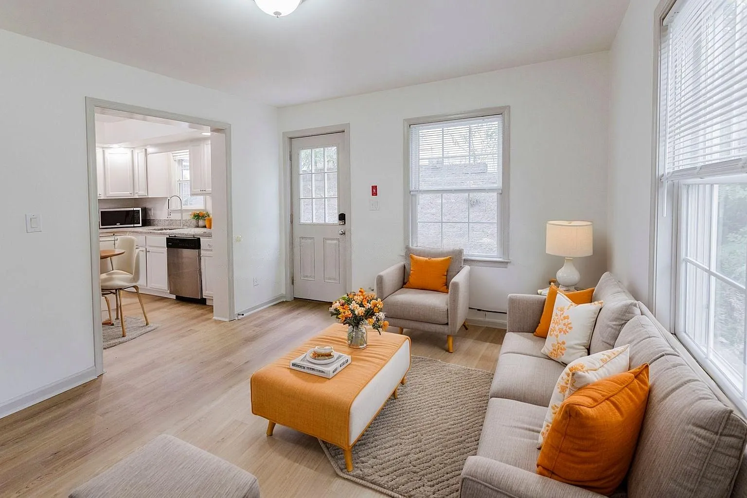 6 bed, 1886 sqft, $4,900 — Photo 2
