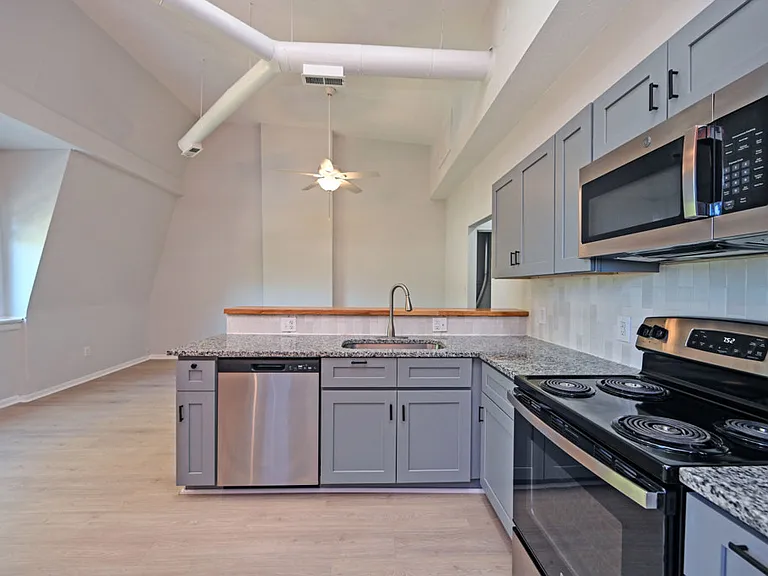 2228 Kemper Ln #3 — Photo 7