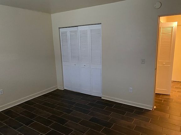 4th image of 1706 Bloomfield Ave #7