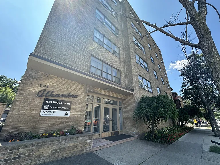 1639 Bloor St W — Photo 10