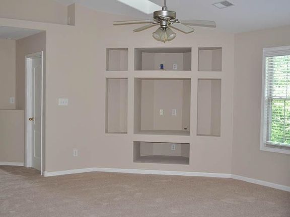 4th image of 924 Lauderdale Dr