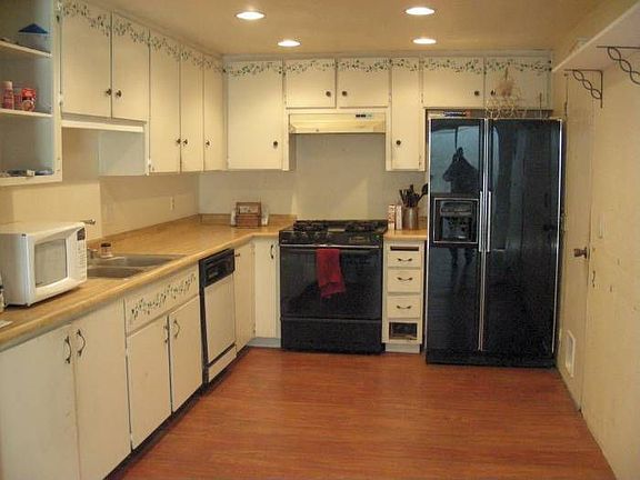 3rd image of 529 Lanfair Cir
