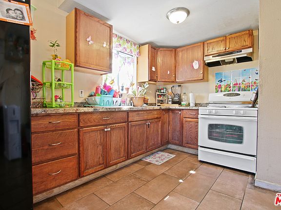 3rd image of 2262 E 103rd St