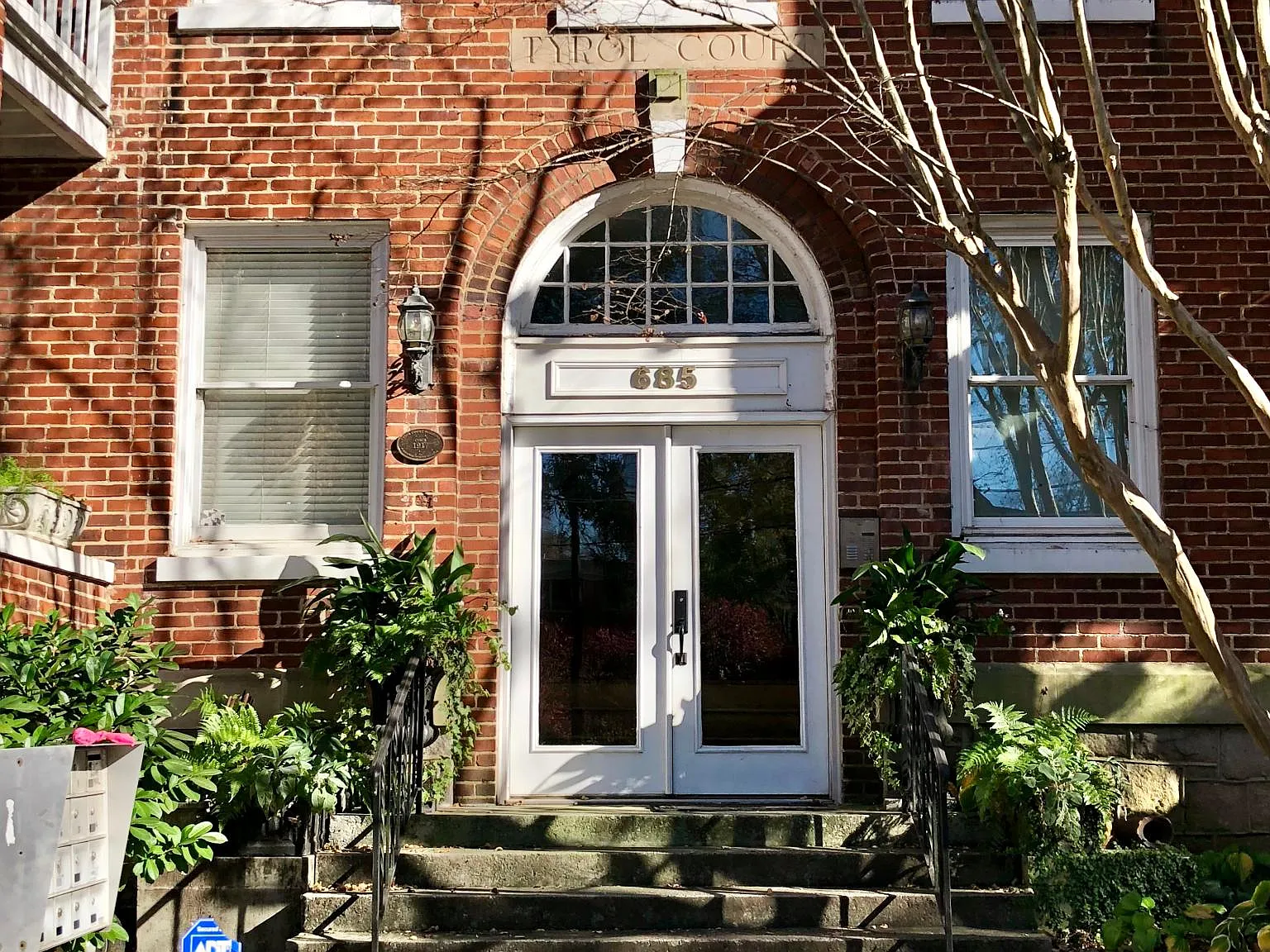 685 Argonne Ave NE — Photo 2