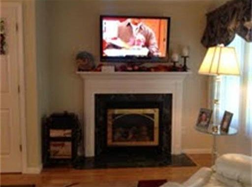 5th image of 816 Thayer St