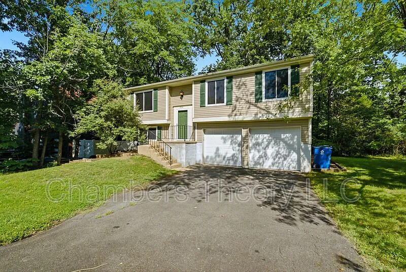 3 bed, 2.0 bath, 1034 sqft, $3,100 — Photo 3