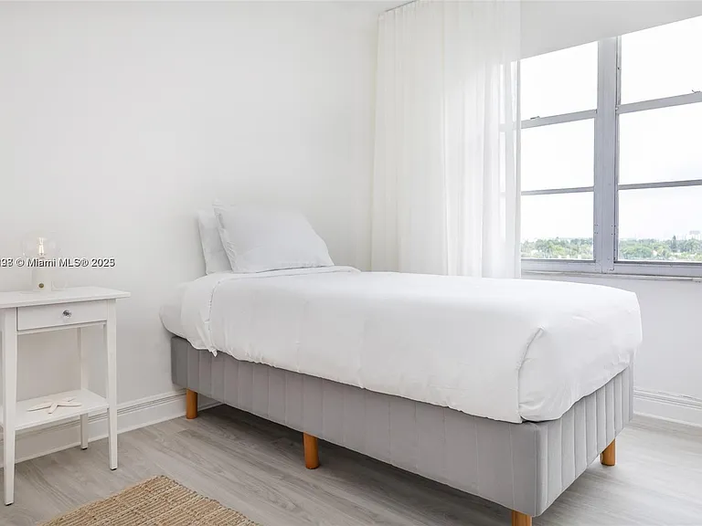 5161 Collins Ave #812 — Photo 19