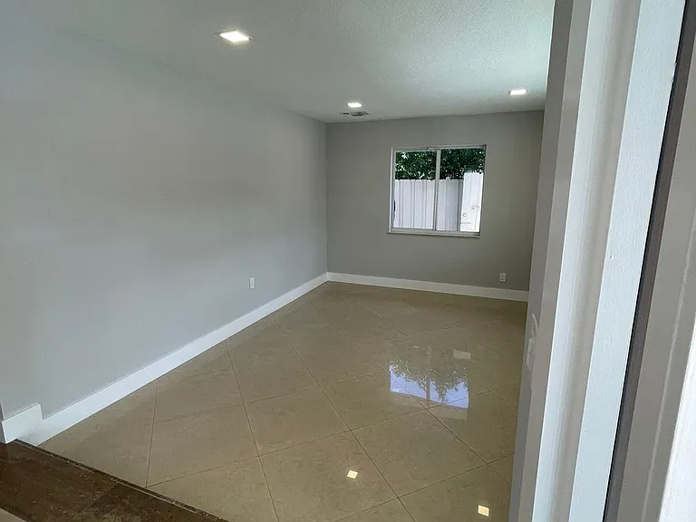 2137 SW 25th St — Photo 7