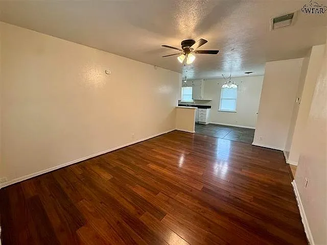 5403 Dewey St — Photo 2