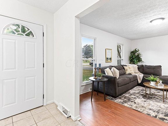 3rd image of 151 Parkview Dr