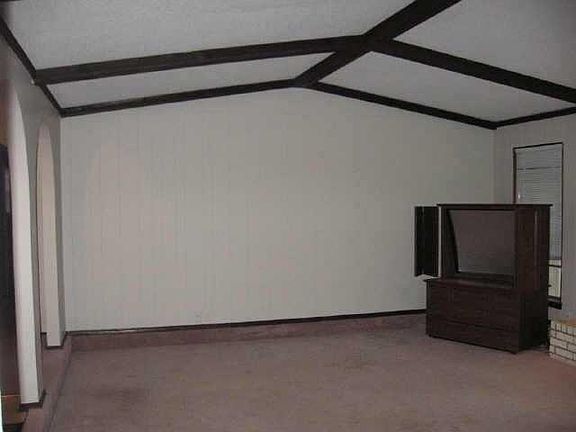 5th image of 1225 N Glade Ave