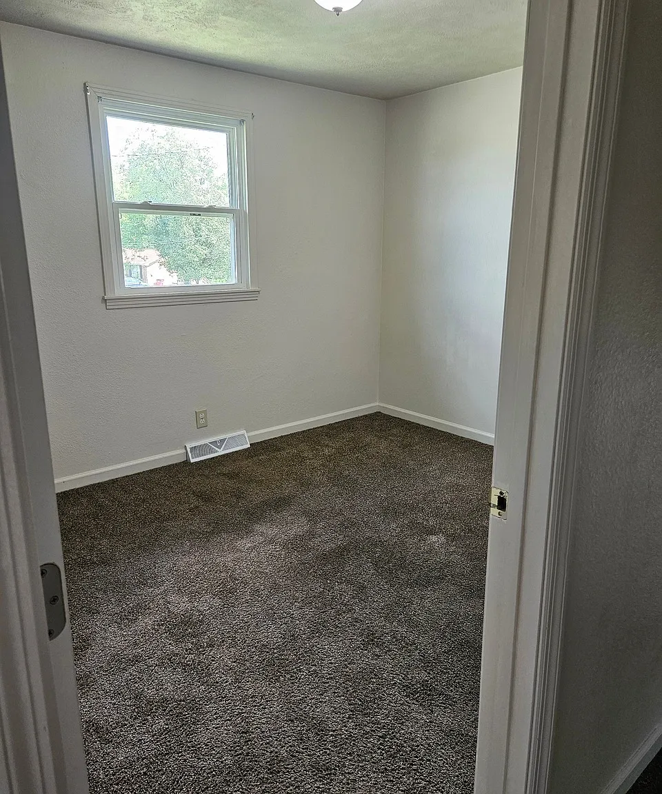 3 bed, 1.5 bath, 1123 sqft, $1,400 — Photo 3