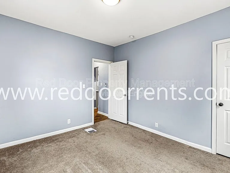 3146 Broadway St — Photo 18