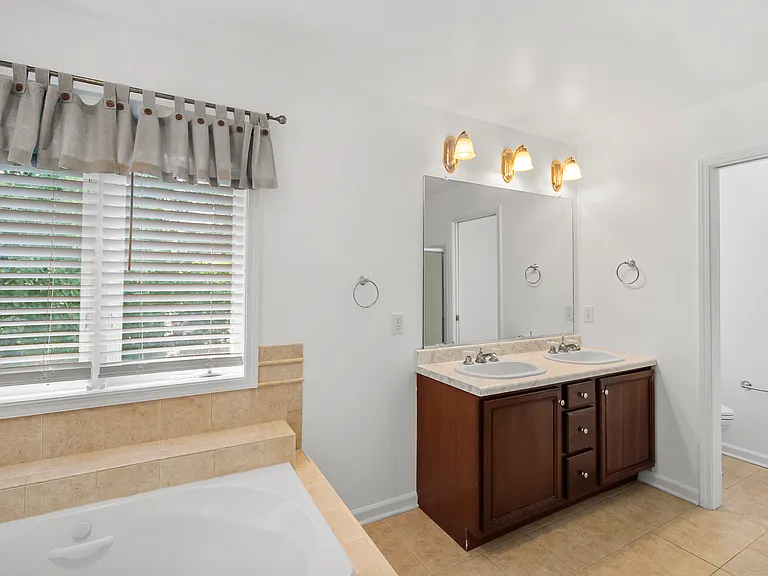 2 Oakline Ct — Photo 36
